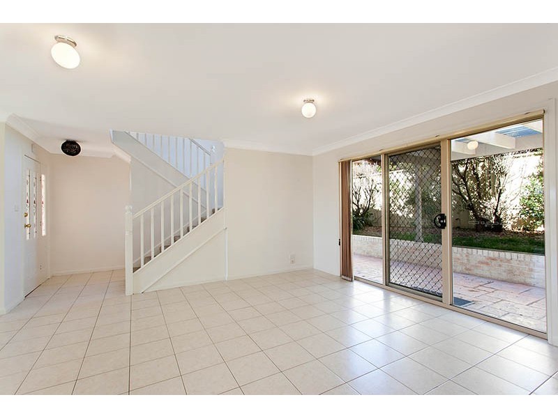 1 Eucumbene Avenue, Flinders NSW 2529