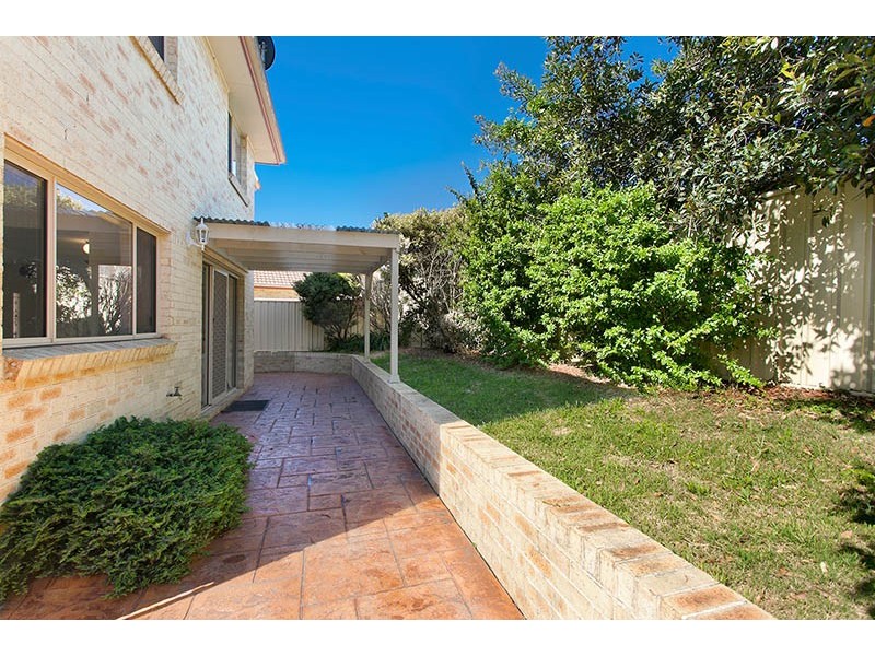 1 Eucumbene Avenue, Flinders NSW 2529