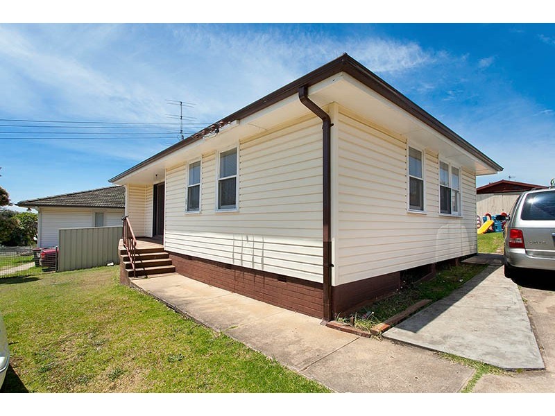 14 Beaton Street, Lake Illawarra NSW 2528