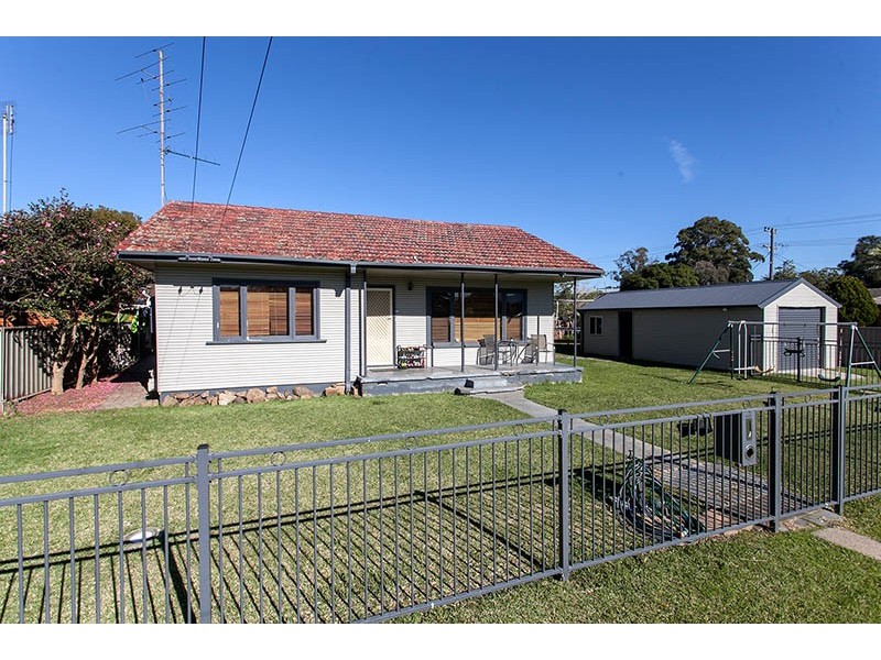 15 Madden Street, Oak Flats NSW 2529