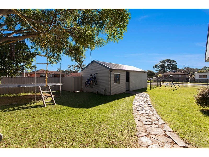 15 Madden Street, Oak Flats NSW 2529