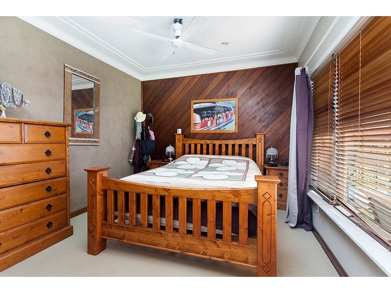 15 Madden Street, Oak Flats NSW 2529