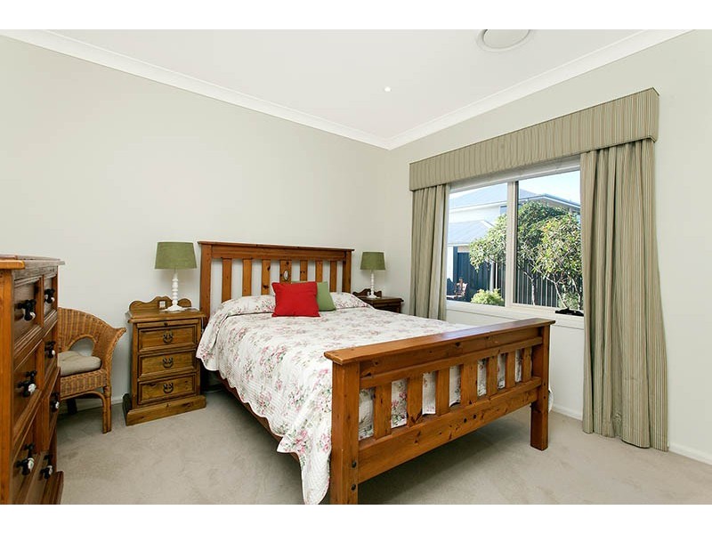 13 Riverside Crescent, Haywards Bay NSW 2530