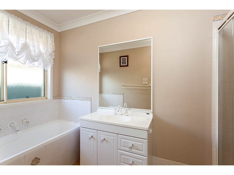 6 Moruya Link, Albion Park NSW 2527
