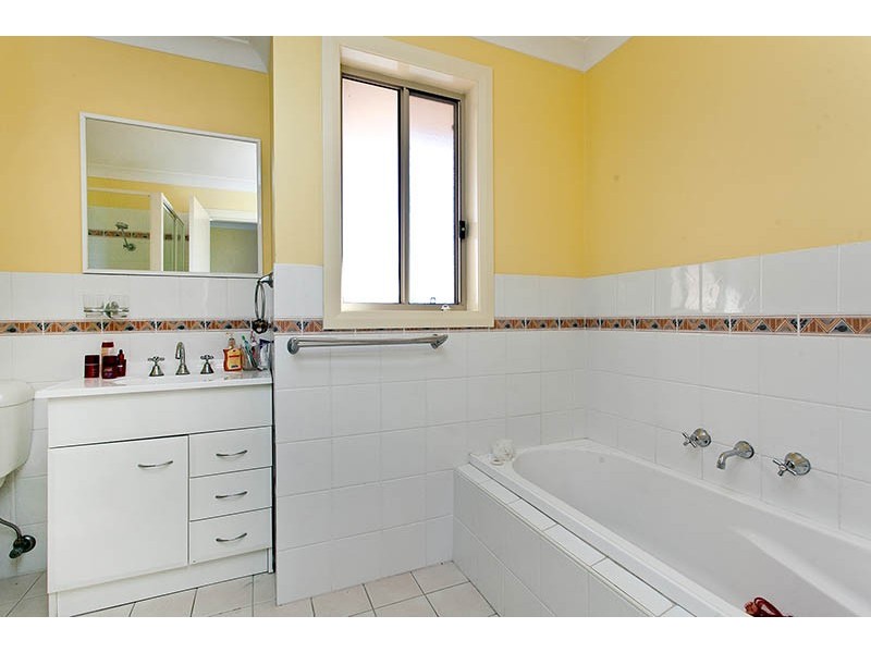 2/32 Seymour Dr, Flinders NSW 2529