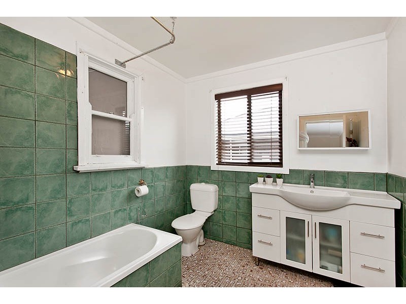 4 Lagoon Street, Barrack Heights NSW 2528