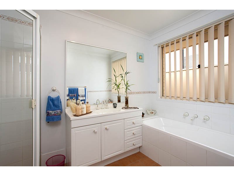 16 Mood Circuit, Albion Park NSW 2527