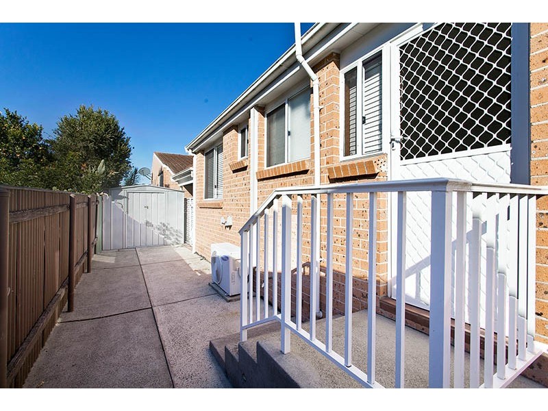8/5 Madden Street, Oak Flats NSW 2529