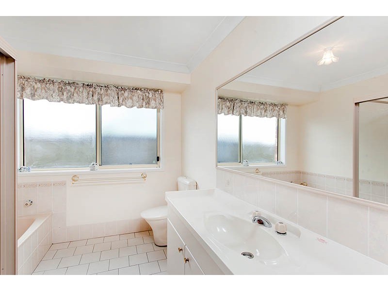 40 Griffiths Street, Oak Flats NSW 2529