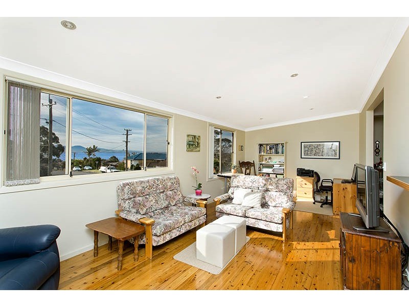 1 Monckton Avenue, Mount Warrigal NSW 2528