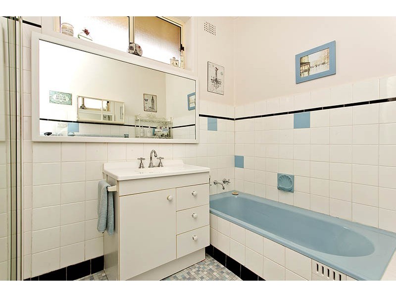 1 Monckton Avenue, Mount Warrigal NSW 2528