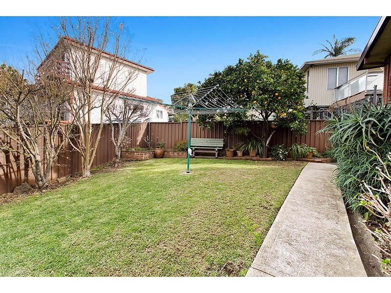 1 Monckton Avenue, Mount Warrigal NSW 2528
