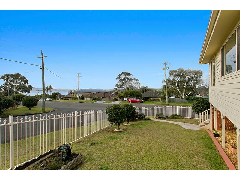 1 Monckton Avenue, Mount Warrigal NSW 2528