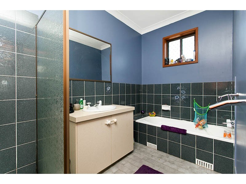 24 Allinga Drive, Oak Flats NSW 2529