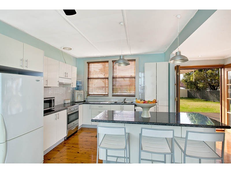 13 Edward Street, Barrack Heights NSW 2528