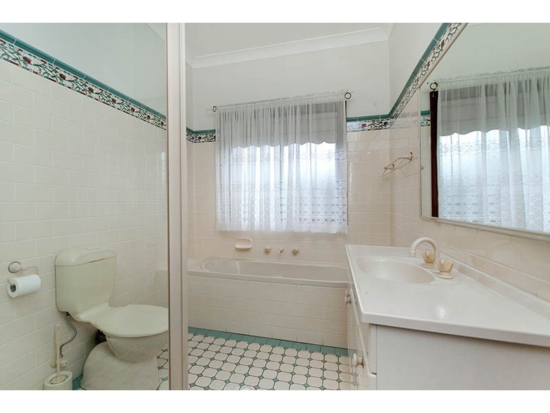 124 Osborne Parade, Warilla NSW 2528