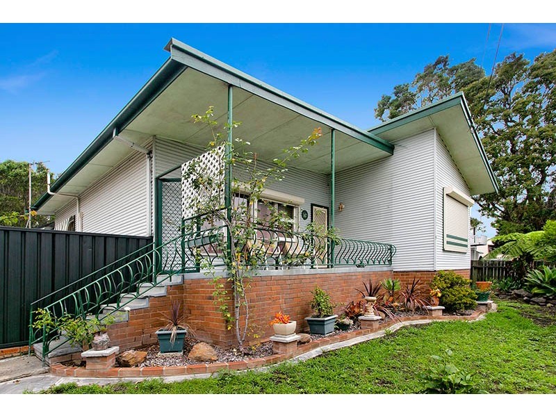 54 Lake Entrance, Oak Flats NSW 2529