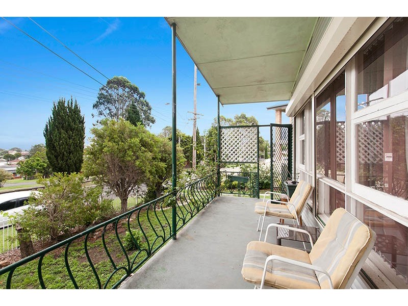 54 Lake Entrance, Oak Flats NSW 2529