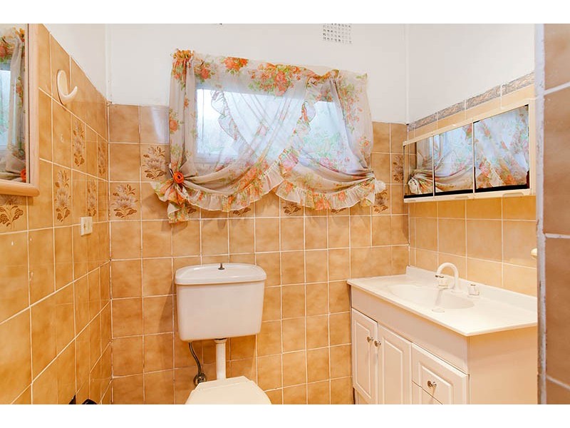 54 Lake Entrance, Oak Flats NSW 2529