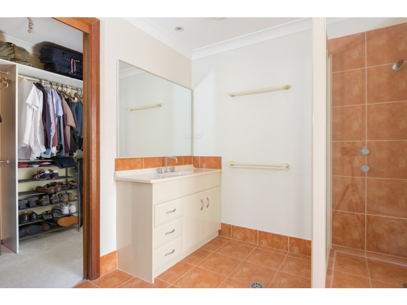 102 Central Avenue, Oak Flats NSW 2529