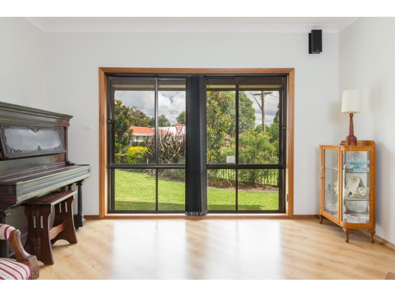 102 Central Avenue, Oak Flats NSW 2529