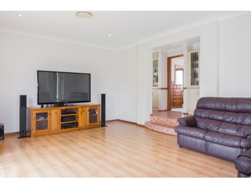 102 Central Avenue, Oak Flats NSW 2529
