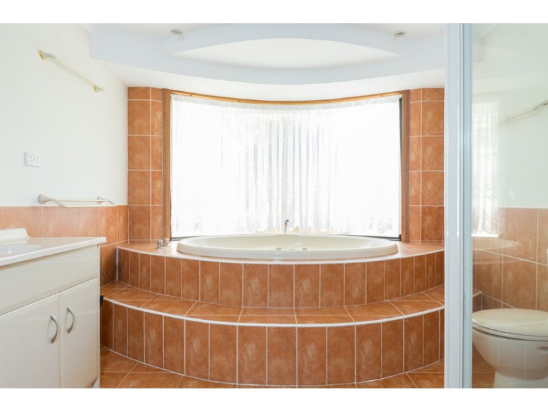 102 Central Avenue, Oak Flats NSW 2529