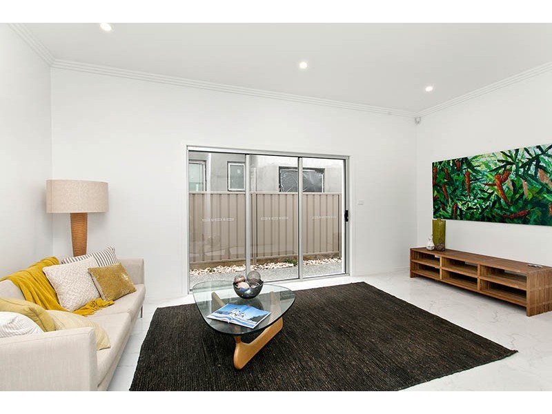 2A Pur Pur Avenue, Lake Illawarra NSW 2528