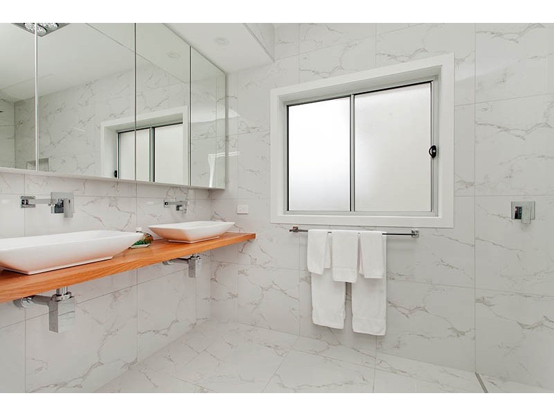 2A Pur Pur Avenue, Lake Illawarra NSW 2528