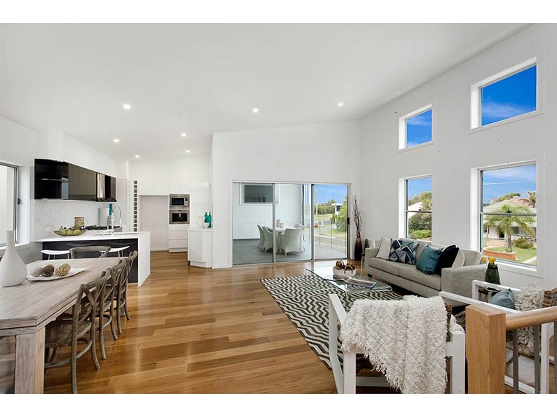 2B Pur Pur Avenue, Lake Illawarra NSW 2528