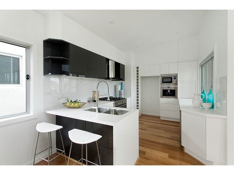 2B Pur Pur Avenue, Lake Illawarra NSW 2528