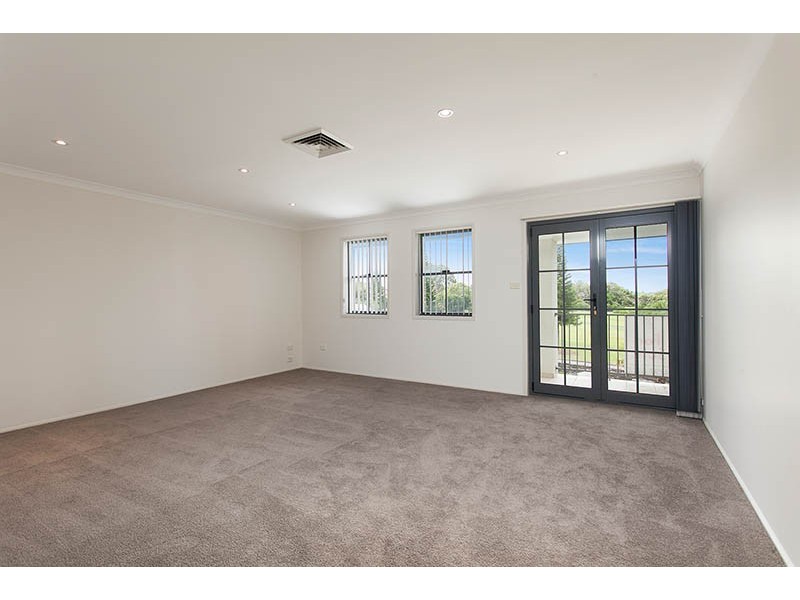 8 Cove Boulevarde, Shell Cove NSW 2529