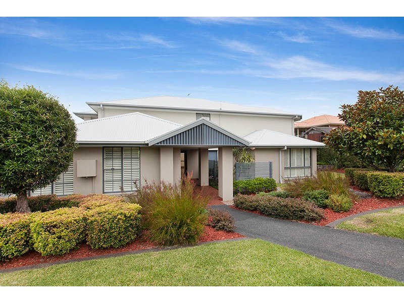 8 Cove Boulevarde, Shell Cove NSW 2529