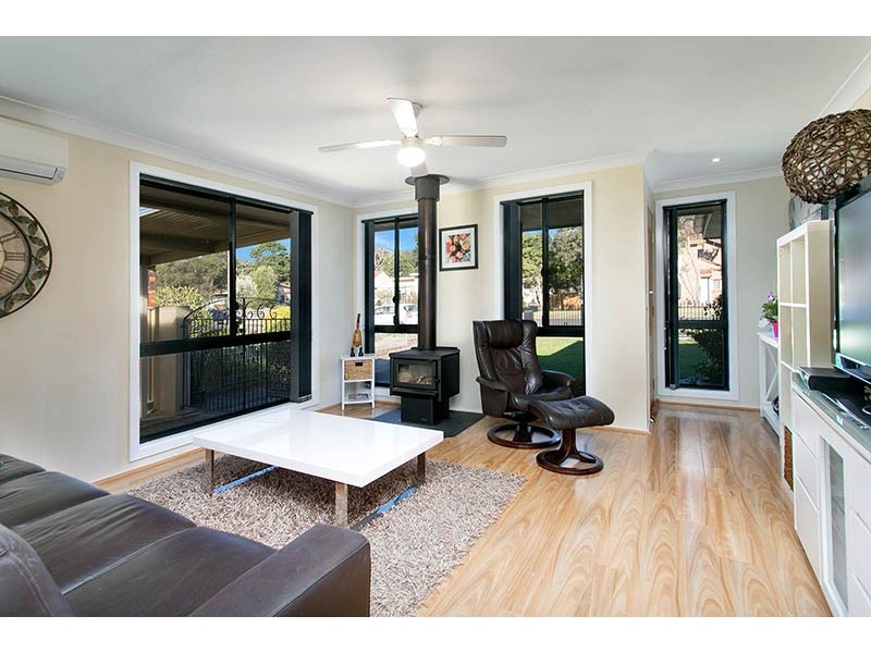 18 Kingston Street, Oak Flats NSW 2529