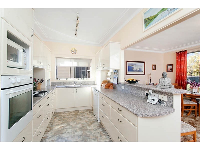 17 Bass Street, Barrack Heights NSW 2528