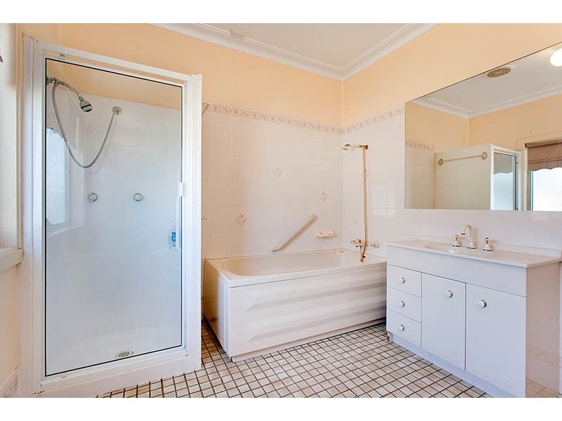 17 Bass Street, Barrack Heights NSW 2528