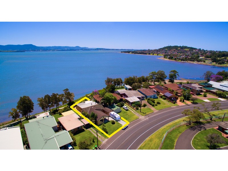 49 The Esplanade, Oak Flats NSW 2529