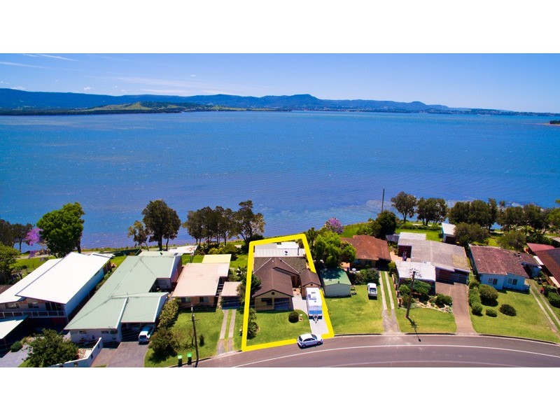 49 The Esplanade, Oak Flats NSW 2529