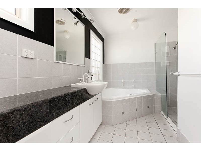 49 The Esplanade, Oak Flats NSW 2529