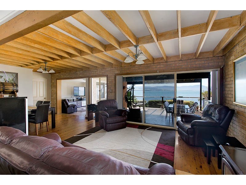 49 The Esplanade, Oak Flats NSW 2529