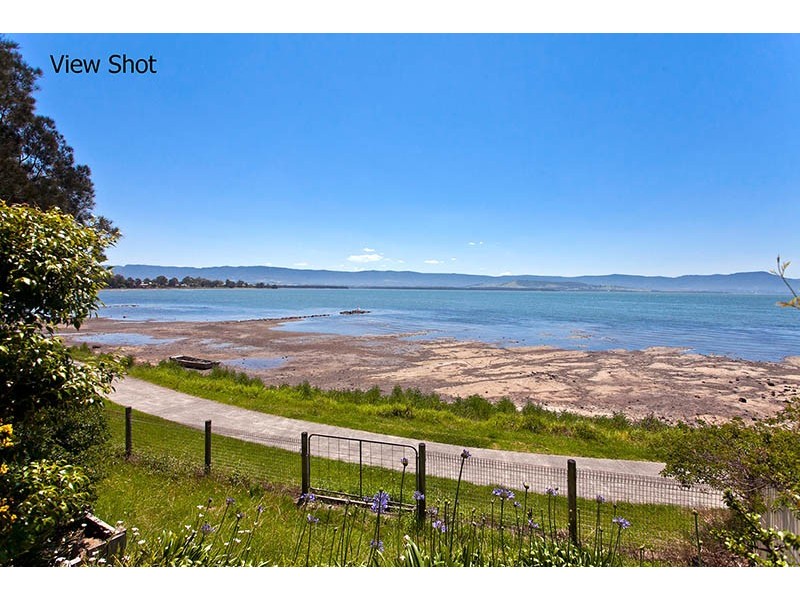 49 The Esplanade, Oak Flats NSW 2529