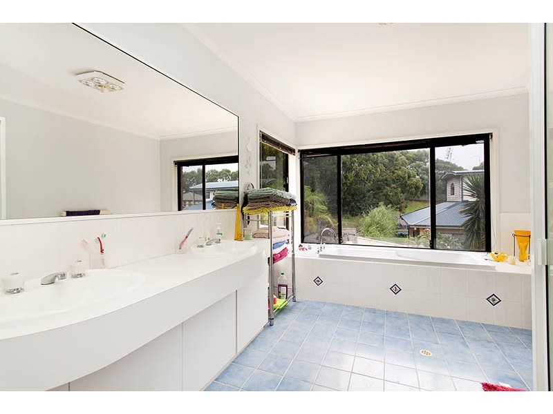 37 Helsal Circuit, Shell Cove NSW 2529