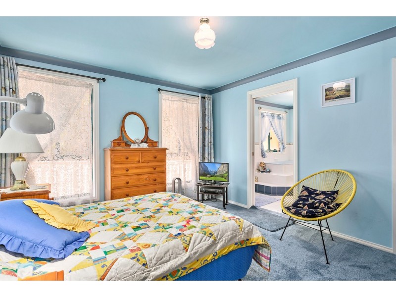 33 Hopetoun Street, Oak Flats NSW 2529