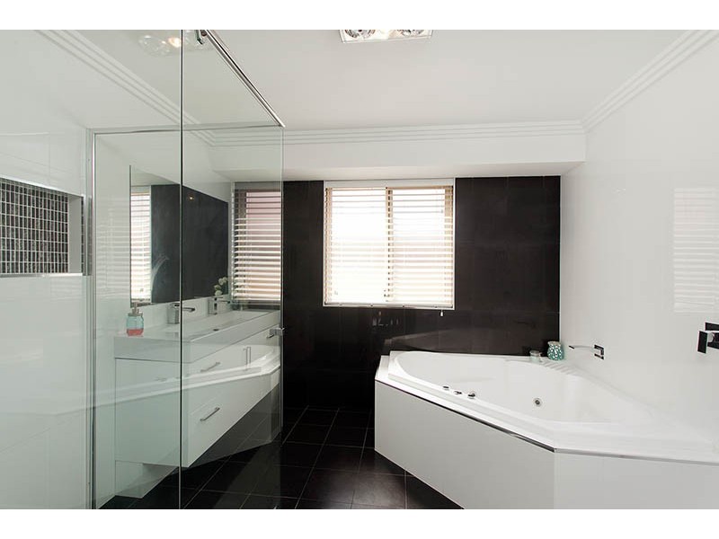 16 Grey Street, Albion Park NSW 2527