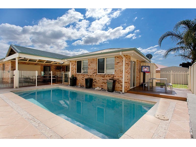16 Grey Street, Albion Park NSW 2527