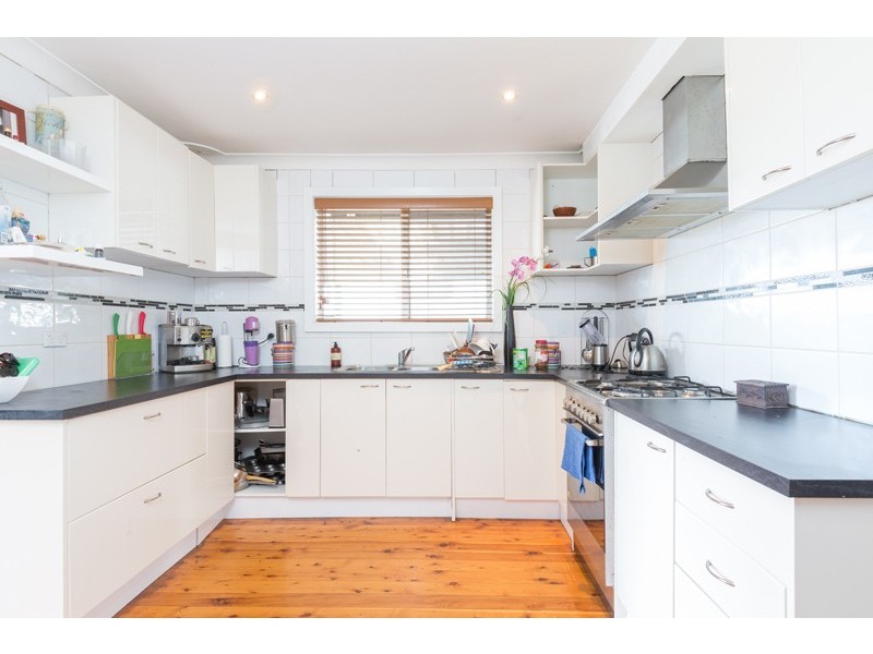 6 Paterson Place, Barrack Heights NSW 2528