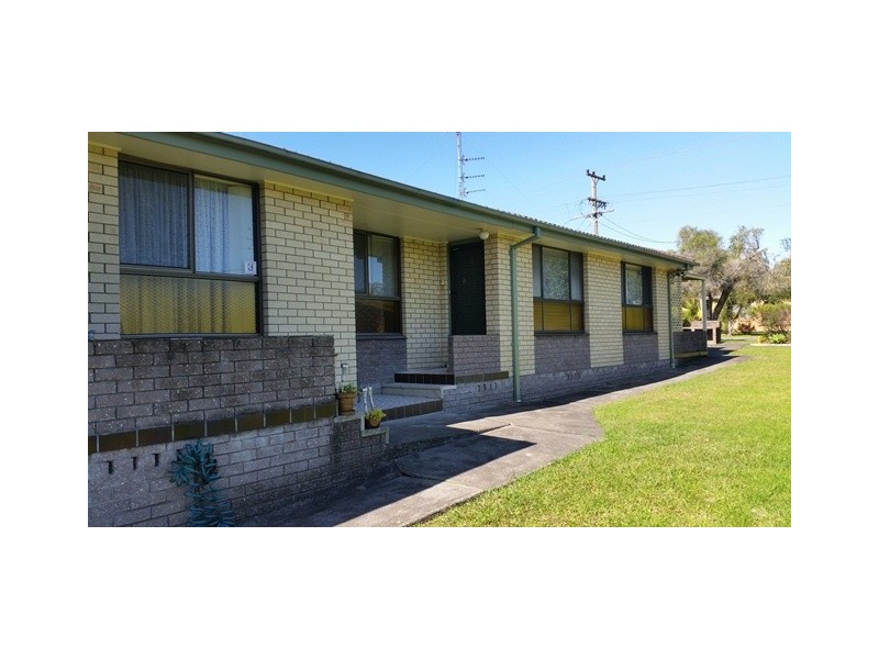 2/82 Barton Street, Oak Flats NSW 2529