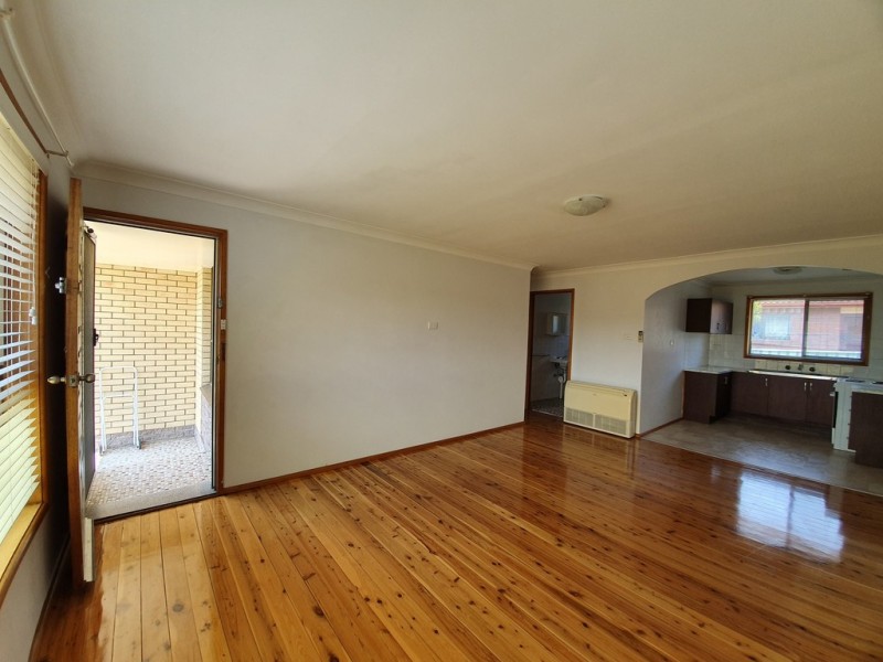 2/82 Barton Street, Oak Flats NSW 2529