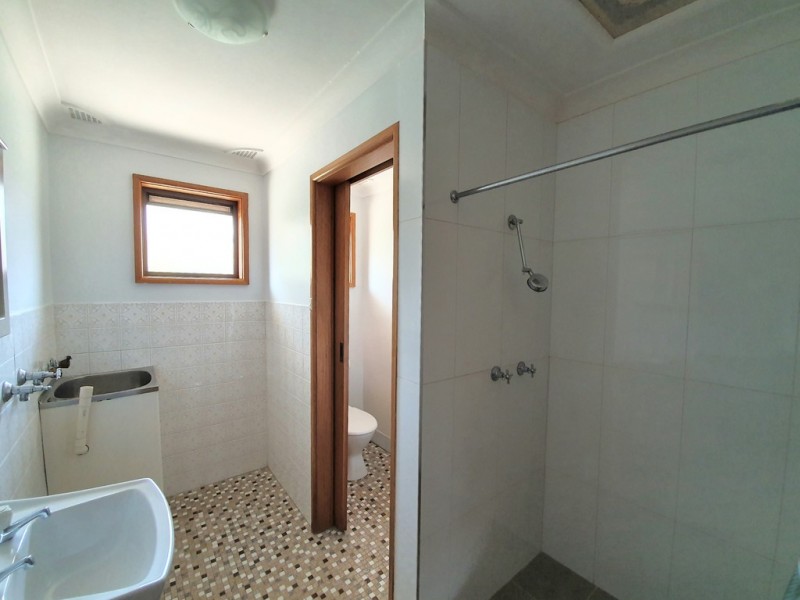 2/82 Barton Street, Oak Flats NSW 2529