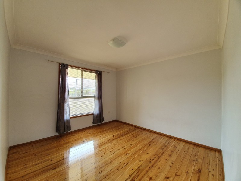 2/82 Barton Street, Oak Flats NSW 2529